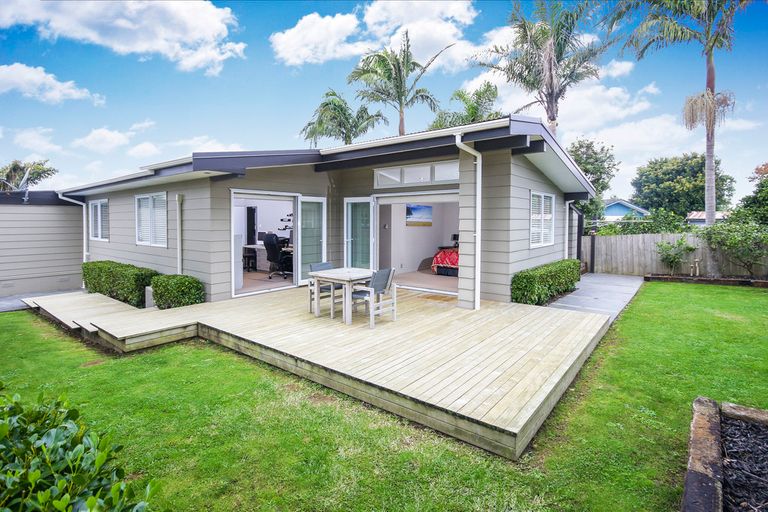Photo of property in 26 Pipitea Place, Massey, Auckland, 0614