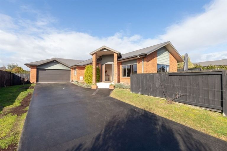 Photo of property in 14 Tarrango Way, Rototuna, Hamilton, 3210