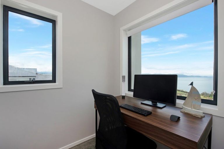 Photo of property in 42 Domett Street, Newlands, Wellington, 6037