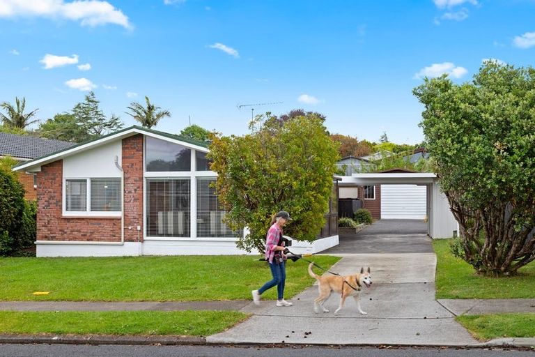 Photo of property in 26 Beechdale Crescent, Pakuranga Heights, Auckland, 2010