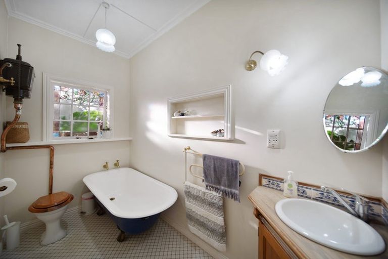 Photo of property in 23 Pohutukawa Avenue, Shelly Park, Auckland, 2014