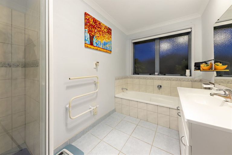Photo of property in 43 Mt Lebanon Crescent, The Gardens, Auckland, 2105