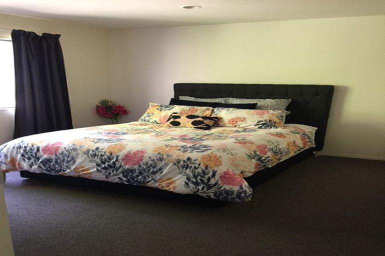 Photo of property in 135d Triangle Road, Massey, Auckland, 0614