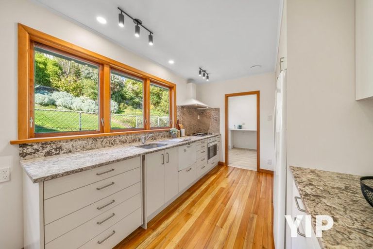 Photo of property in 10 Omega Street, Newlands, Wellington, 6037