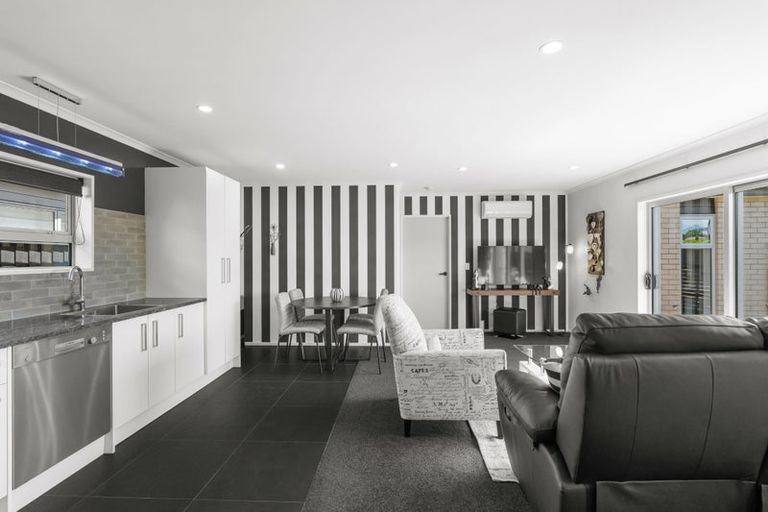 Photo of property in 9 Te Whenu Crescent, Marshland, Christchurch, 8083