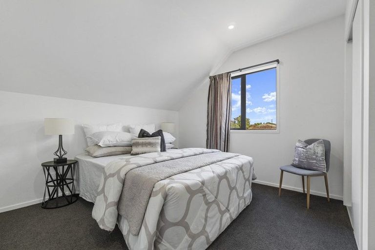 Photo of property in 548b Glenfield Road, Glenfield, Auckland, 0629