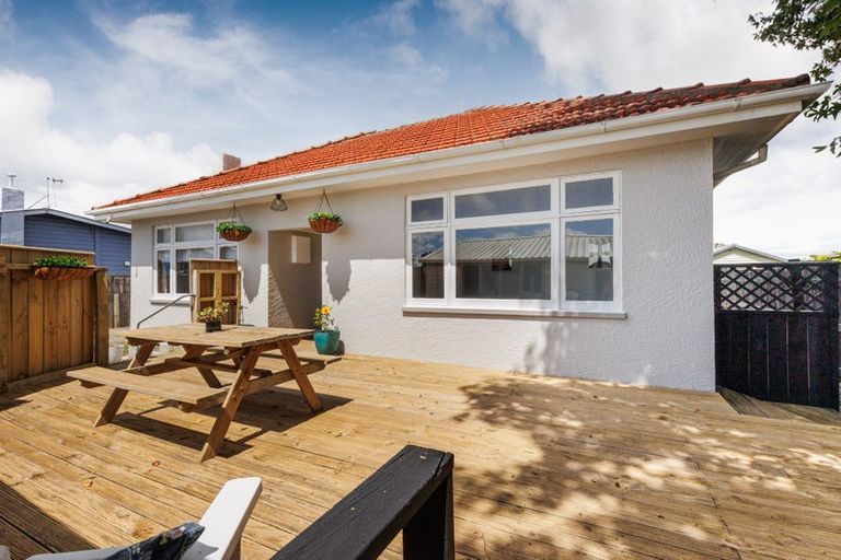 Photo of property in 996 Tremaine Avenue, Roslyn, Palmerston North, 4414