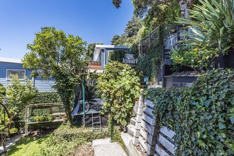 Photo of property in 318 Queens Drive, Lyall Bay, Wellington, 6022