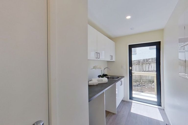 Photo of property in 548b Glenfield Road, Glenfield, Auckland, 0629