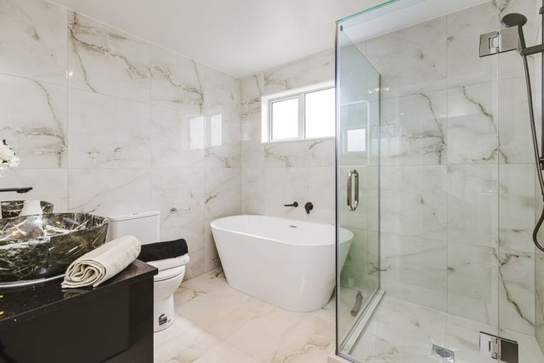 Photo of property in 76a Glenmore Road, Sunnyhills, Auckland, 2010