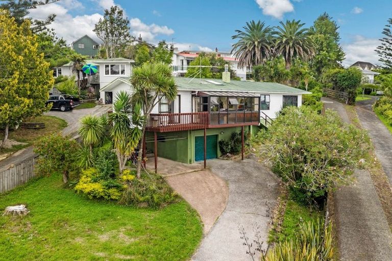 Photo of property in 15 Roband Avenue, Glenfield, Auckland, 0629