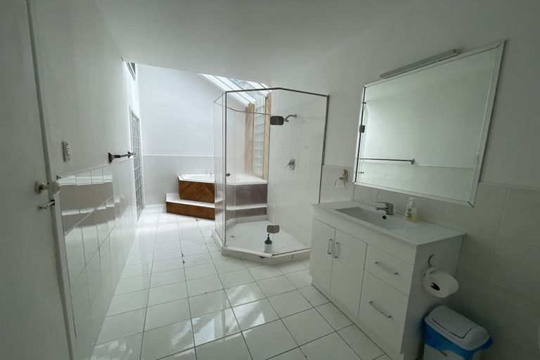 Photo of property in 39 Churchill Road, Murrays Bay, Auckland, 0630