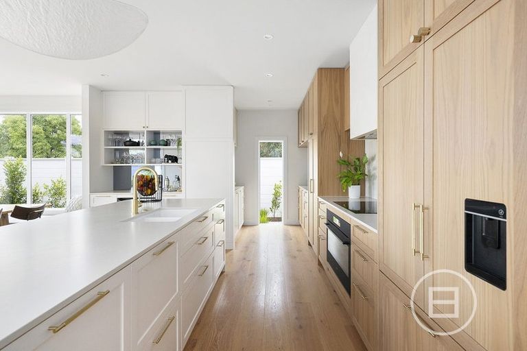 Photo of property in 15 Church Street, Northcote Point, Auckland, 0627