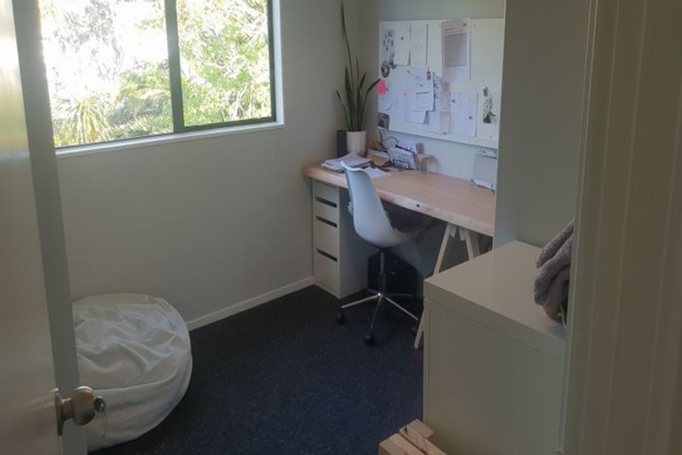 Photo of property in 4 Woodvale Road, Glen Eden, Auckland, 0602