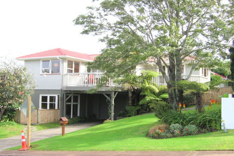 Photo of property in 19 Fairway Avenue, Red Beach, 0932