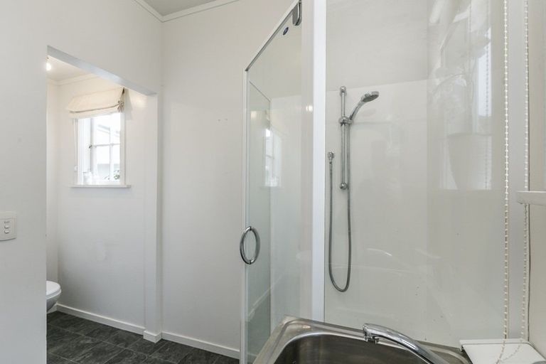 Photo of property in 15 Hathaway Avenue, Karori, Wellington, 6012