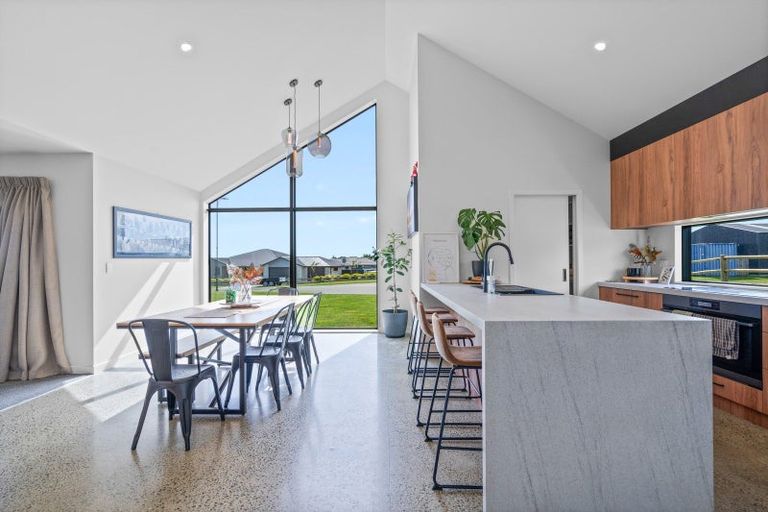 Photo of property in 16 Chatham Rise, Seaward Bush, Invercargill, 9812