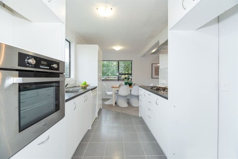 Photo of property in 27 Larissa Avenue, Henderson, Auckland, 0610