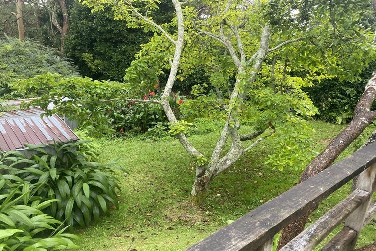 Photo of property in 385 Wairau Road, Totara Vale, Auckland, 0629