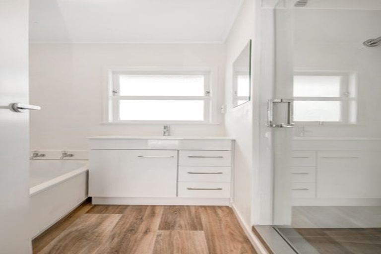 Photo of property in 2/16 Northumberland Avenue, Belmont, Auckland, 0622