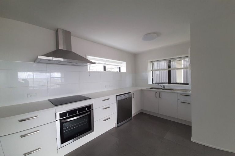 Photo of property in 1/4045f Great North Road, Glen Eden, Auckland, 0602