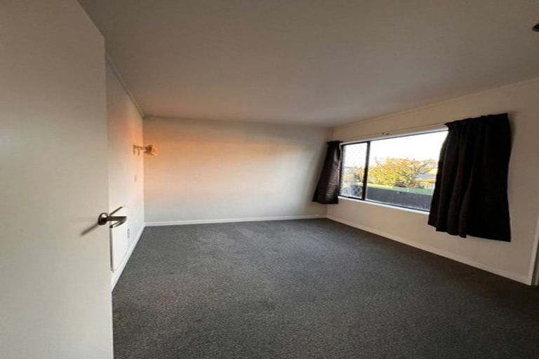 Photo of property in 3/15 Swanson Road, Henderson, Auckland, 0610