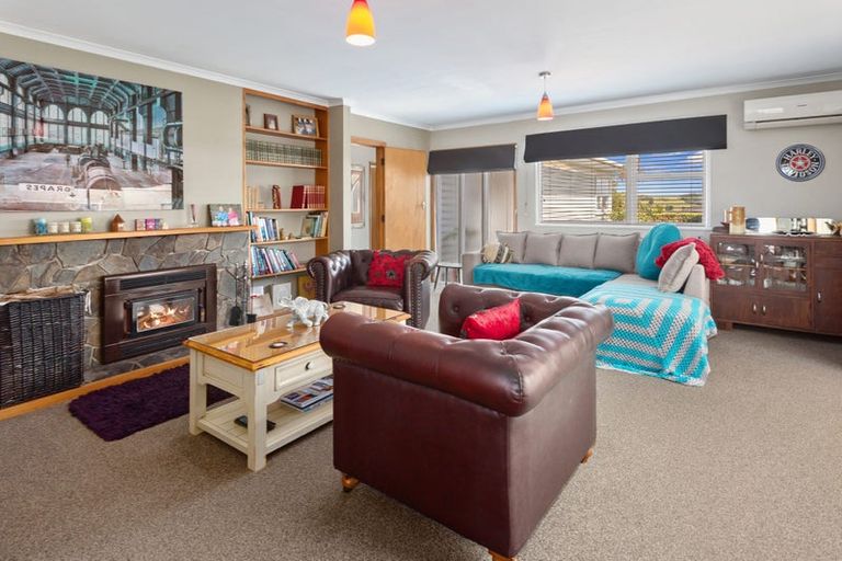 Photo of property in 65 Gorge Road, Maungaturoto, 0520