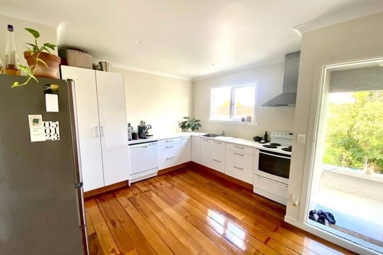 Photo of property in 1/30a Old Lake Road, Narrow Neck, Auckland, 0624
