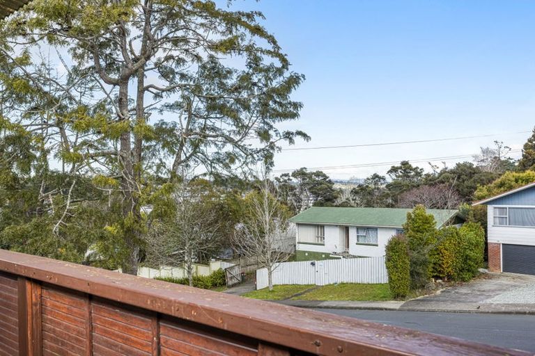 Photo of property in 46 Easton Park Parade, Glenfield, Auckland, 0629