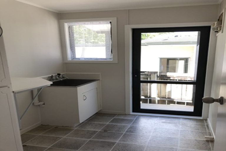 Photo of property in 2 Glucina Place, Glen Eden, Auckland, 0602