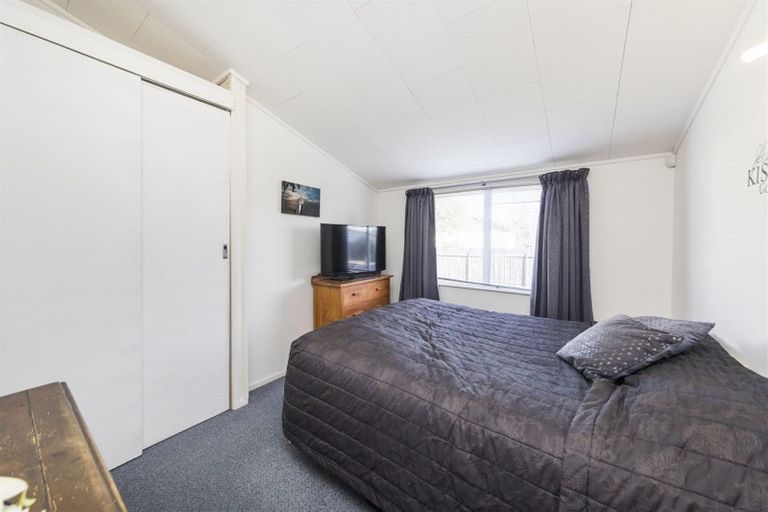 Photo of property in 30 Tiller Close, Kelvin Grove, Palmerston North, 4414