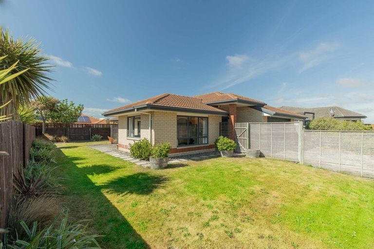Photo of property in 35 Eastwood Rise, Waimairi Beach, Christchurch, 8083