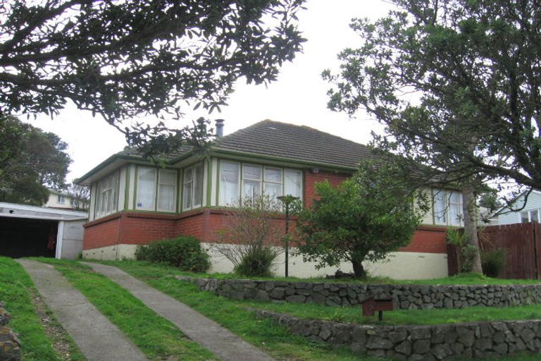 Photo of property in 3 Davidson Crescent, Tawa, Wellington, 5028