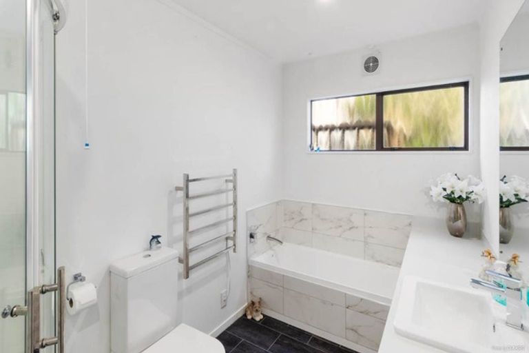 Photo of property in 2/685 East Coast Road, Browns Bay, Auckland, 0630