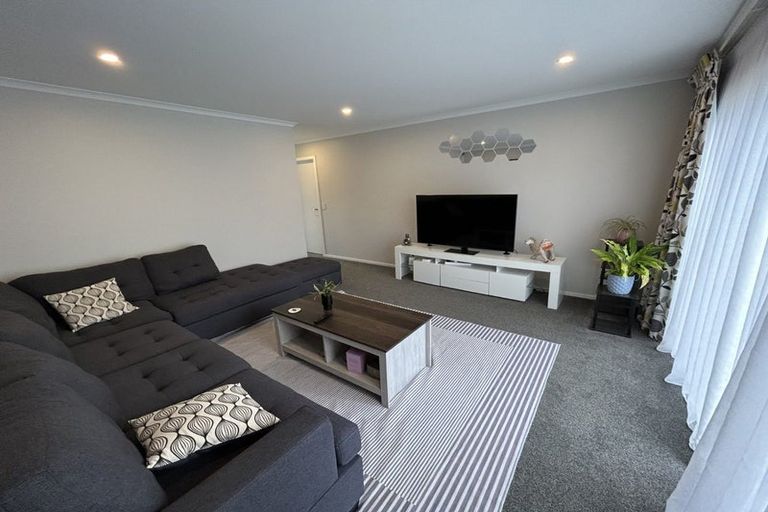 Photo of property in 12 Bluff Road, Kenepuru, Porirua, 5022
