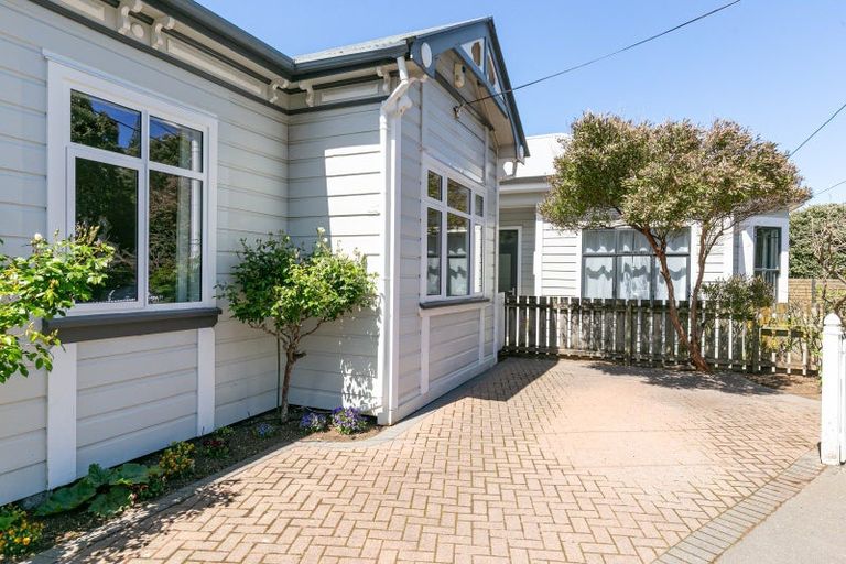 Photo of property in 59 Queens Drive, Lyall Bay, Wellington, 6022