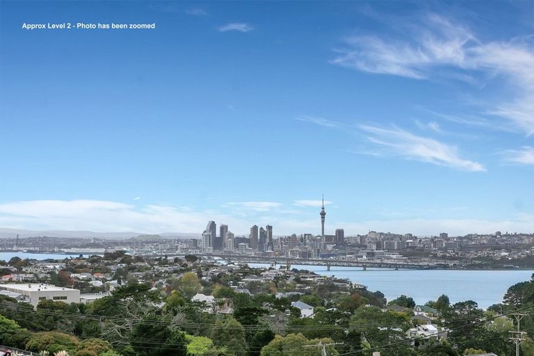 Photo of property in 1/104 Mokoia Road, Birkenhead, Auckland, 0626