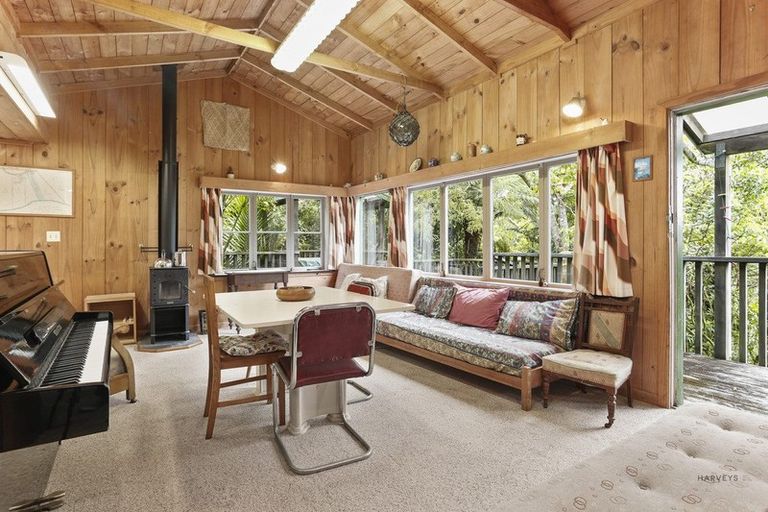 Photo of property in 25 Turanga Road, Henderson Valley, Auckland, 0612