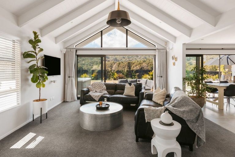 Photo of property in 18 Parlane Drive, Huapai, Kumeu, 0810