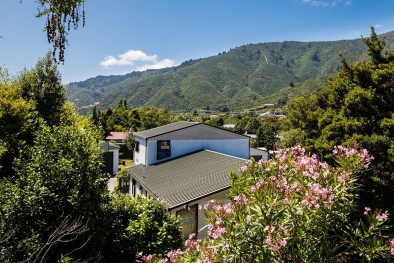Photo of property in 5 Ranui Street, Waikawa, Picton, 7220