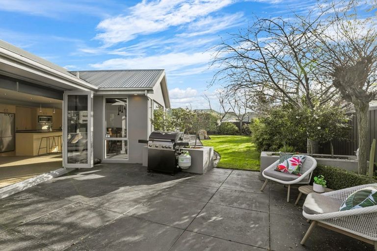 Photo of property in 76 Willowview Drive, Redwood, Christchurch, 8051