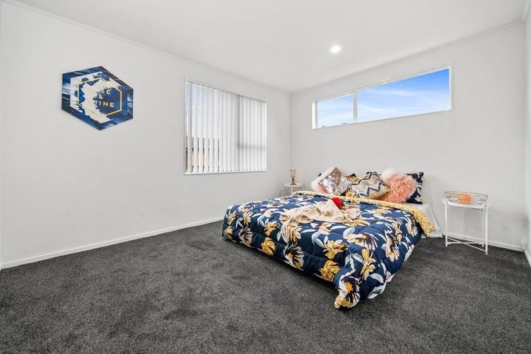 Photo of property in 1/3 Sparrow Place, Weymouth, Auckland, 2103