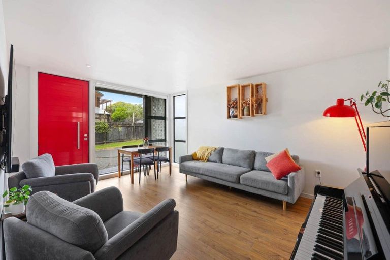 Photo of property in 3/132 Onewa Road, Northcote, Auckland, 0627