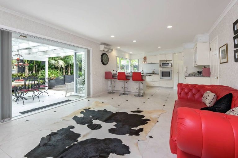 Photo of property in 16 Casabella Court, Northpark, Auckland, 2013