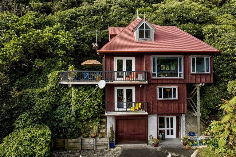 Photo of property in 8d Tawa Street, Eastbourne, Lower Hutt, 5013