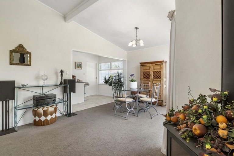 Photo of property in 16 Keldale Place, Forrest Hill, Auckland, 0620