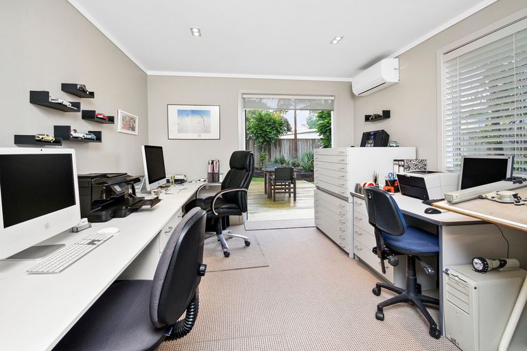 Photo of property in 26 Pipitea Place, Massey, Auckland, 0614