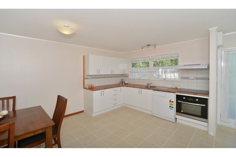 Photo of property in 12 Graham Street, One Tree Point, 0118