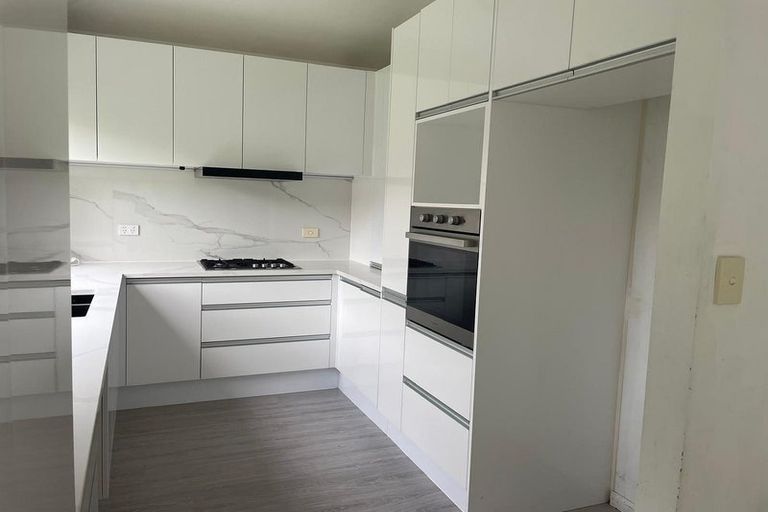 Photo of property in 3 Dainton Place, New Lynn, Auckland, 0600