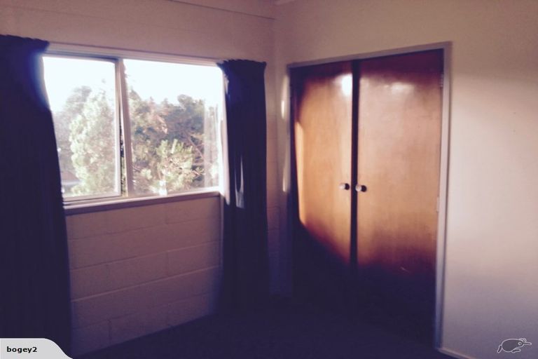 Photo of property in 9 Butterworth Drive, Glendene, Auckland, 0602